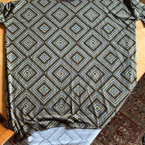 Medium Lularoe Irma?